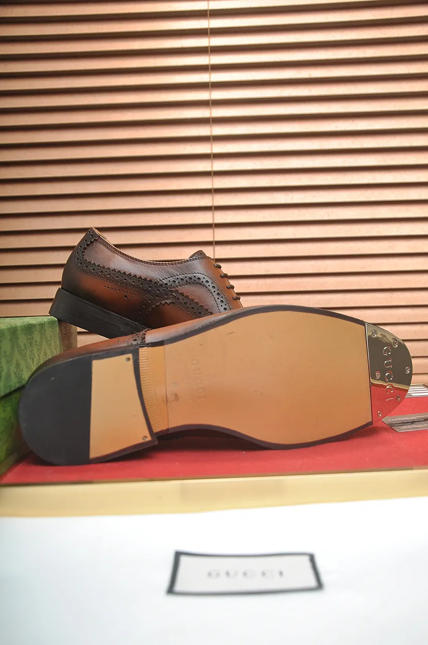 Men's shoes💰660💶 Brand: GUCCI (Gucci) Standard code: Men's code 39/44 (45/46 can be customized) Grade: Same as the official website Original quality Material: Original cowhide Water-dyed cowhide lining Original rubber outsole Style category: Men's fashionable casual leather shoes Distinguished big-name luxury elements top luxury Color: Actual picture